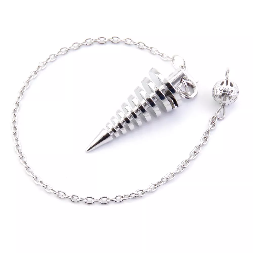 Cómo usar un péndulo de metal de cadena para radiestesia