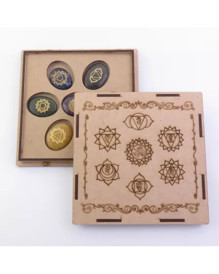 Caja de madera con piedras naturales de los 7 chakras: Descubre sus usos, beneficios y cómo se alinea con tu energía.