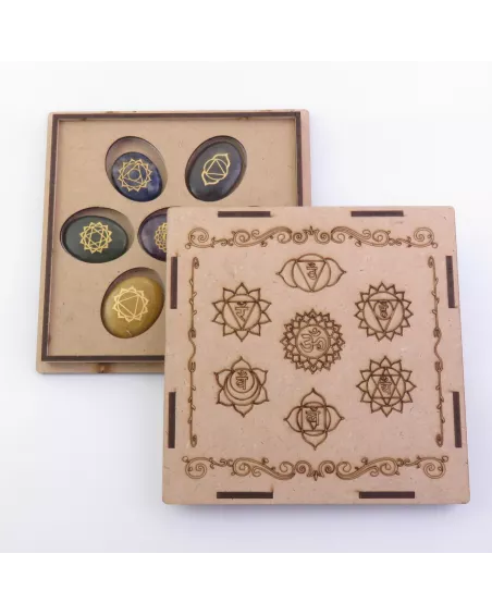 Caja de madera con piedras naturales de los 7 chakras: Descubre sus usos, beneficios y cómo se alinea con tu energía.