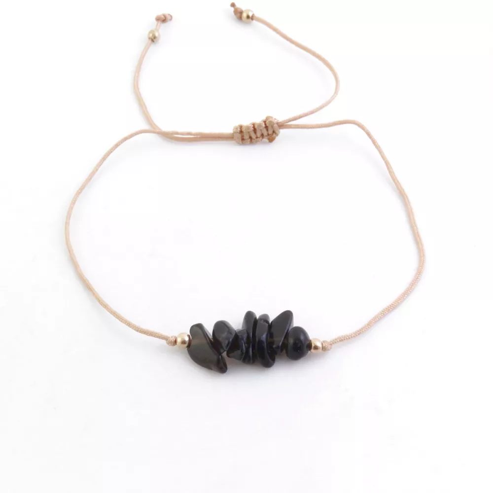 Pulsera de Ónice Negro: Características, Conexión con los Chakras y Relación con el Horóscopo