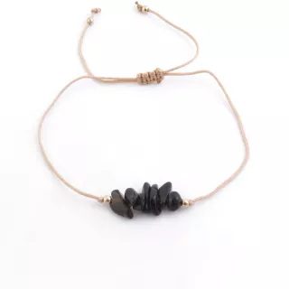 Pulsera de Ónice Negro: Características, Conexión con los Chakras y Relación con el Horóscopo